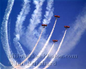 Photograph of Red Barons in the Sky from www.MilwaukeePhotos.com (C) Ian Pritchard