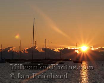Photograph of Sunrise Marina from www.MilwaukeePhotos.com (C) Ian Pritchard