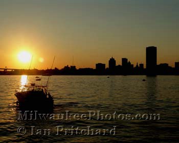 Photograph of Sunset and the City from www.MilwaukeePhotos.com (C) Ian Pritchard