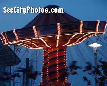 Navy Pier Swing Ride by ian Pritchard